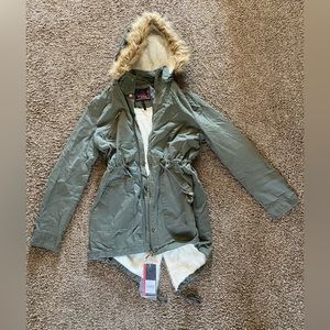 Large YOKI olive green Sherpa lined winter jacket